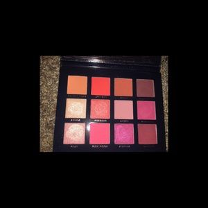 Ace Beaute Scarlet Dusk pallet